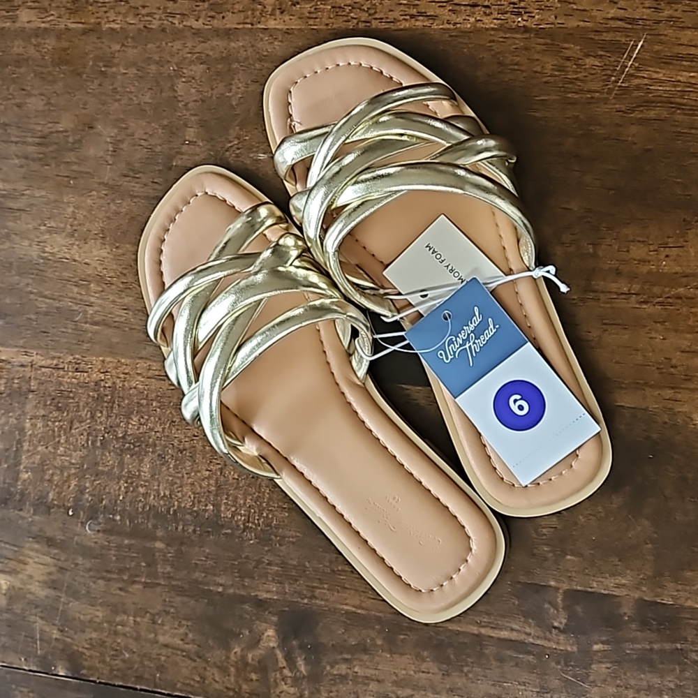 Universal Thread Womens Gold Strap Flat Sandal size 6 NWT